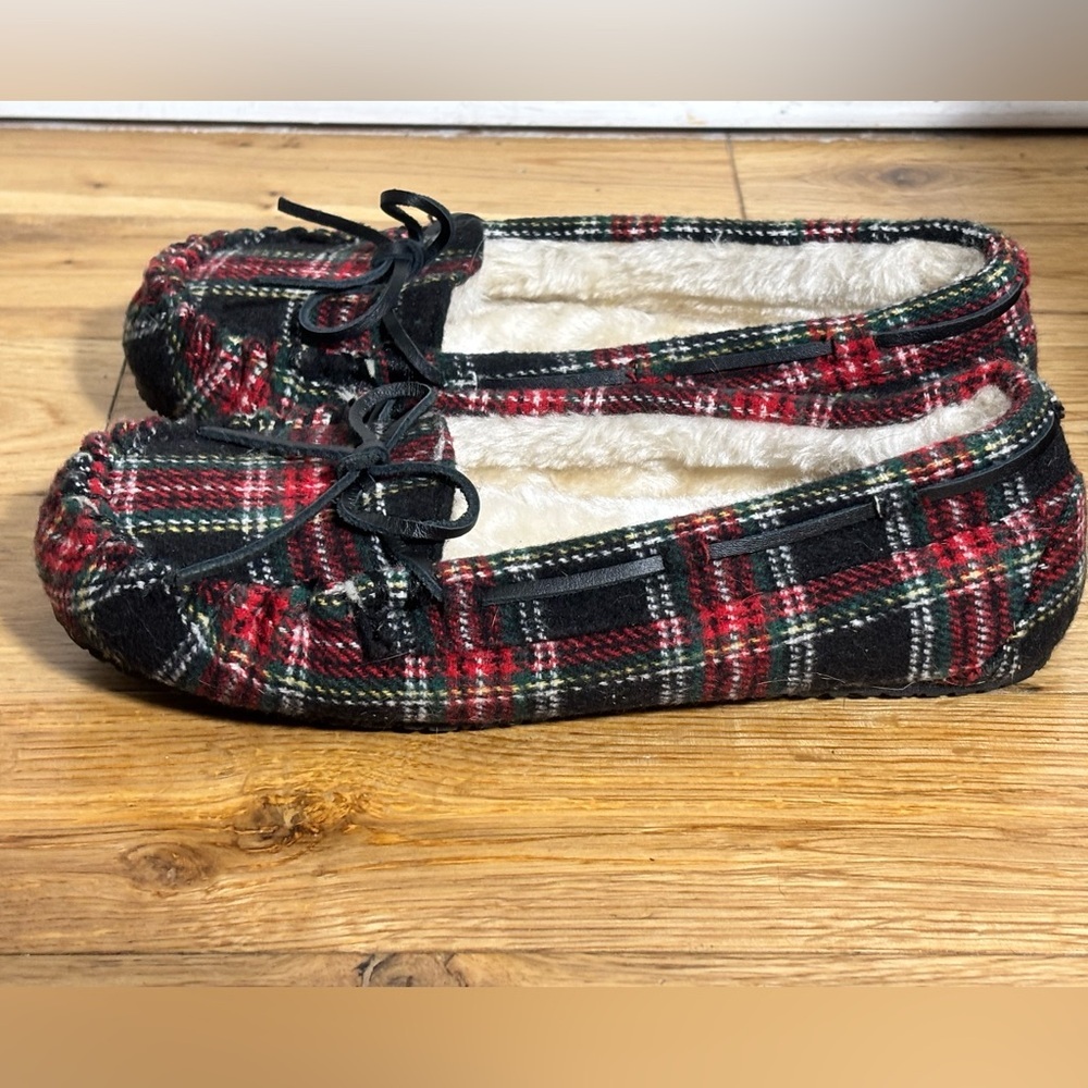 Minnetonka Red and Black Plaid Moccasins LIKE NEW NEVER WORN - Picture 3 of 6